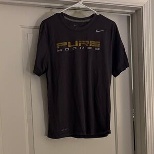 Nike Men's Black and Gold Short Sleeve Tee